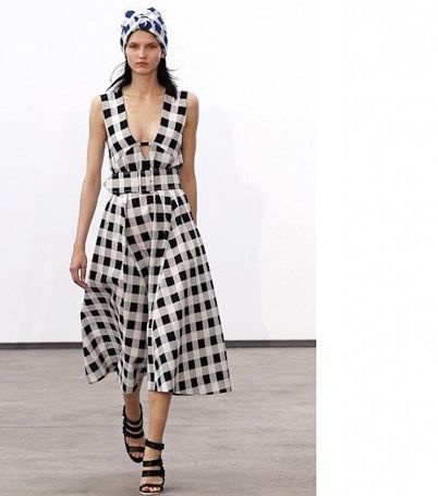 بالصور، إكتشفي أبرز الأزياء بموضة الـ Gingham لصيف 2014