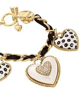 الأكسسوار الجامع بين اللونين