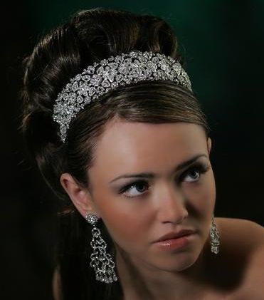 صور اجمل تسريحات مع تاج لسهراتك