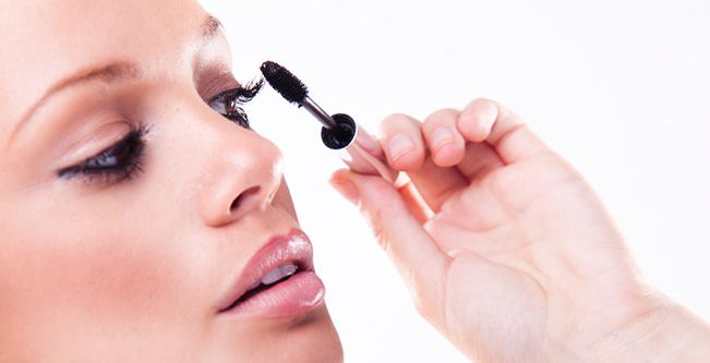 الممنوع والمسموع في تطبيق الماسكارا