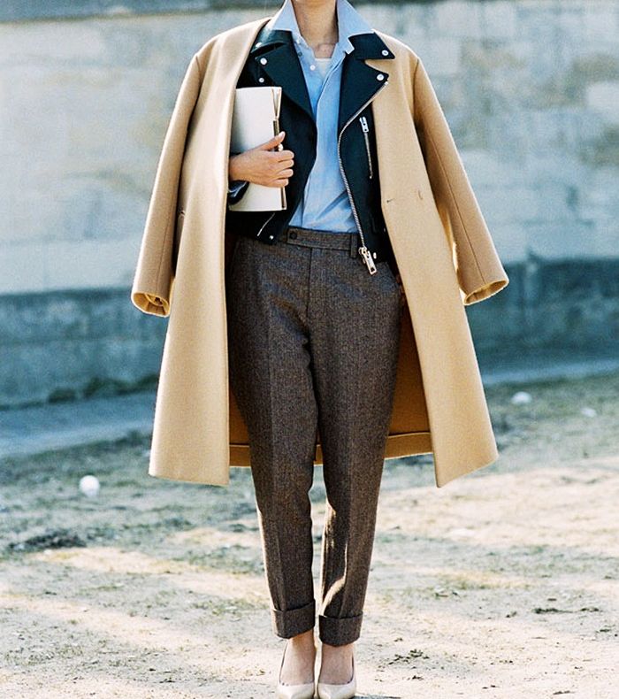 من القطع الاساسية في شتاء 2015، المعطف بلون البيج