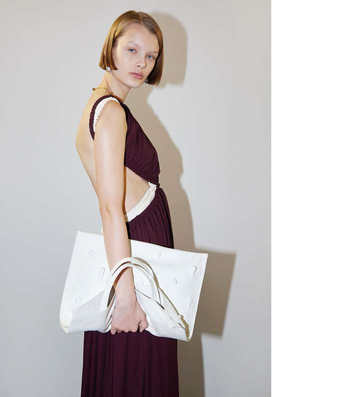 اكتشفي اجمل ازياء وصيحات موضة سيلين لصيف 2017