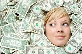 ما تفسير المال في الحلم | معنى الحلم بالفلوس في المنام 