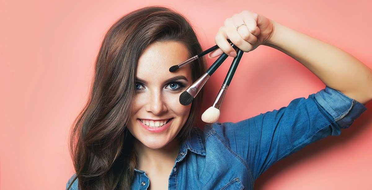 طريقة تفسير حلم وضع المكياج لشخص اخر