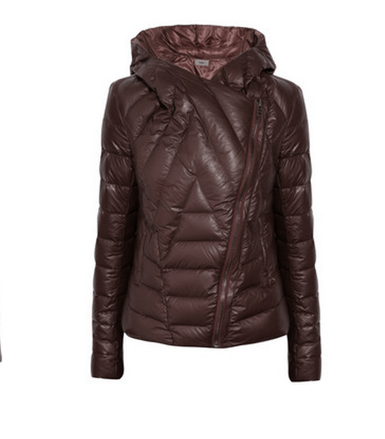 بين لون البني والأزرق مع Helmut Lang و Duvetica