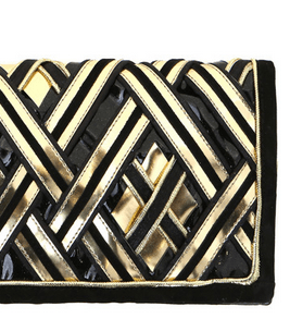 من الكلاتشات المناسبة للسهرات، كلاتش Balmain