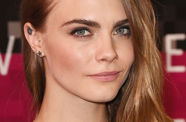 العارضة العالميّة كارا ديليفين: سفيرة Rimmel  الجديدة