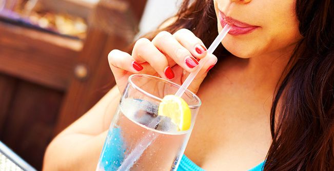 إحذري تناول المياه بعد الطعام!