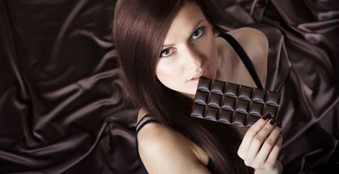 الشوكولا الداكن يساعد على تخفيض الوزن