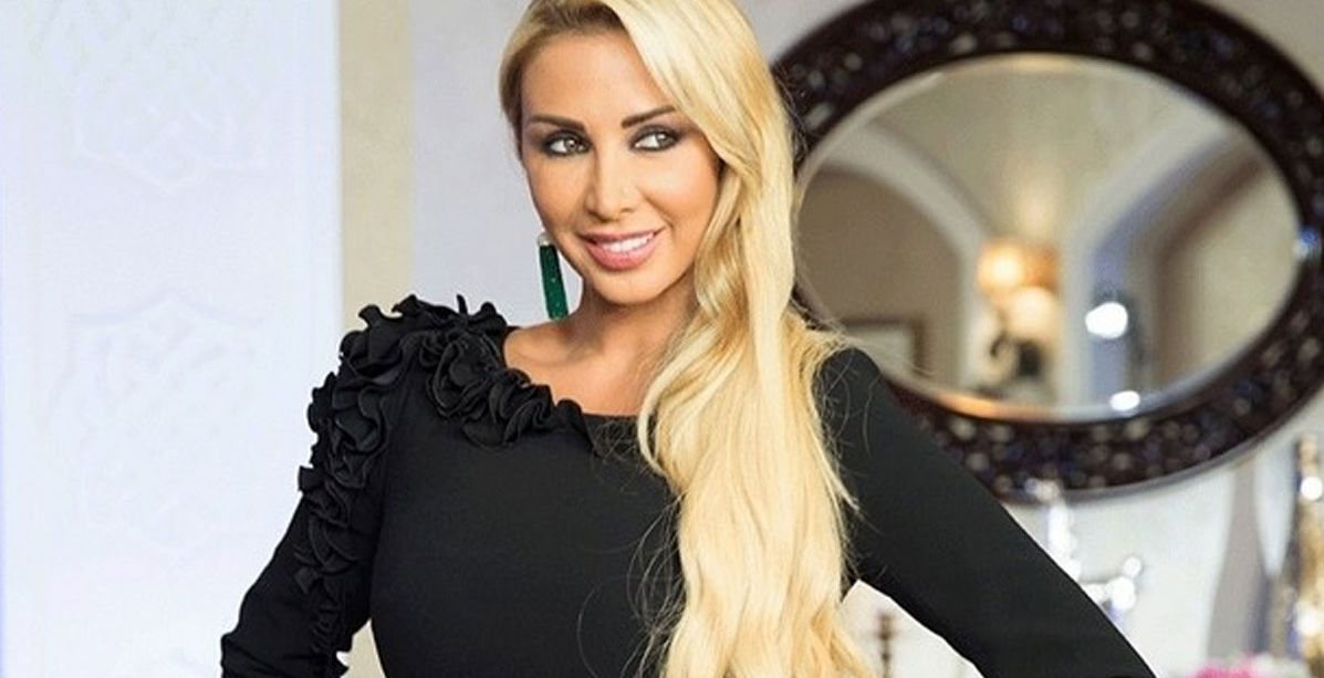 اطلالة غير مألوفة لجويل ماردينيان: شاهديها بقصة جديدة وشعر بنفسجي