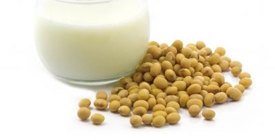 أهم فوائد حليب الصويا للبشرة