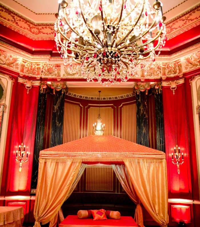 إليك صور كوش بلمسة ذهبية لتستوحي منها