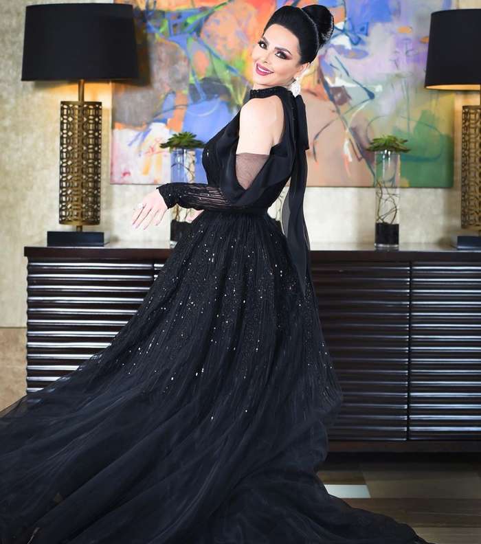 صور اجمل فساتين ديانا كرزون
