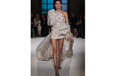 أزياء جيامباتيستا فالي لصيف 2017 للازياء الراقية