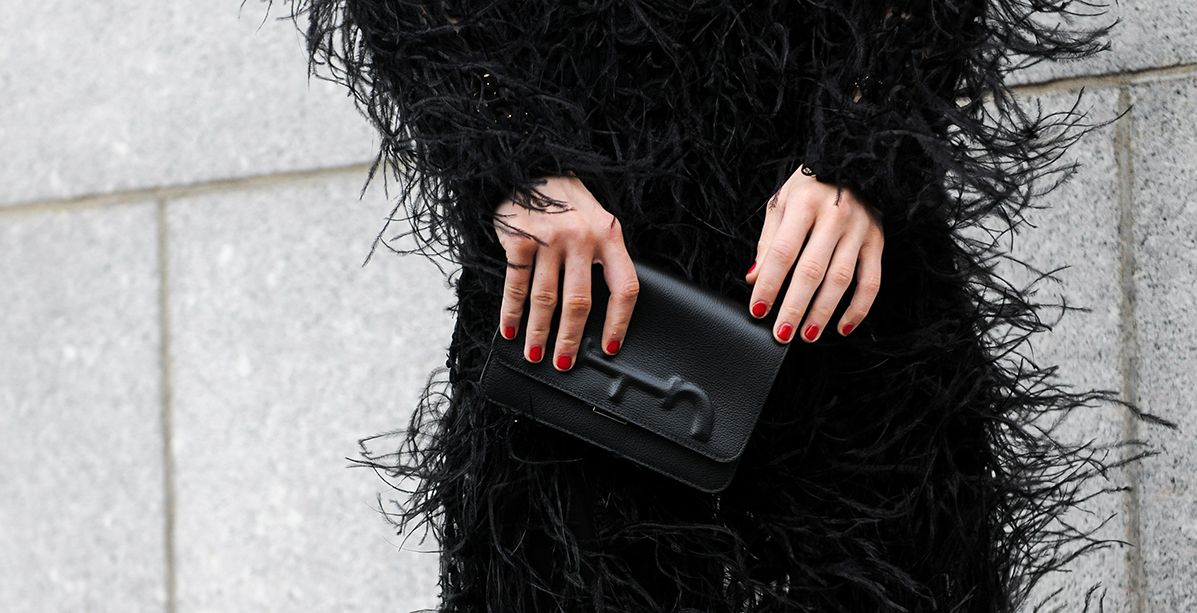 اكتشفي شنط كارولينا هيريرا من شوارع نيويورك