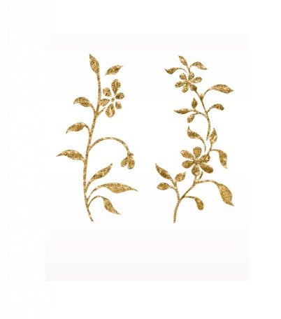 من صيحات الموضة الرائجة في صيف 2014 والتي تناسب الوشم، القمصان بالرباط الرفيع