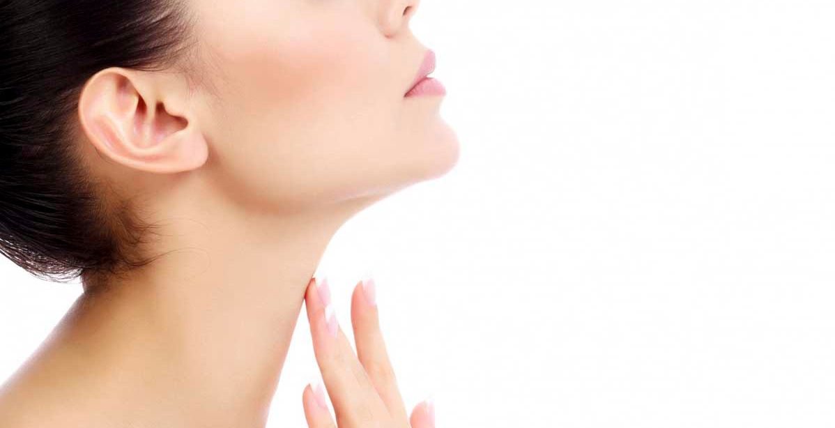 إخفي شكل ذقنك المزدوج بخطوات الماكياج هذه 