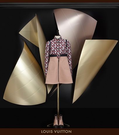 أجمل تصاميم Louis Vuitton بخلفية الواجهات الفاخرة