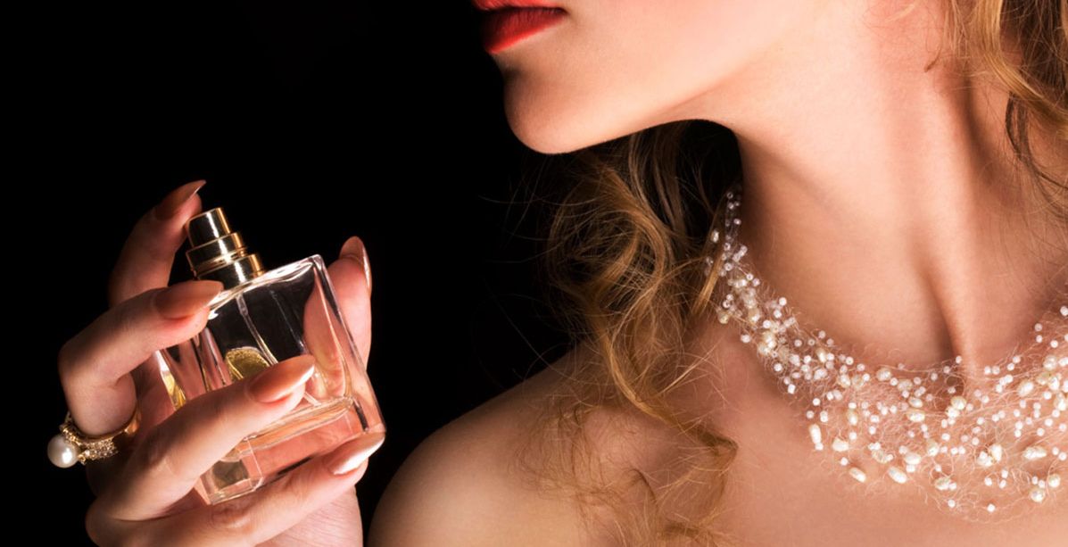 لهذا السبب عليك تطبيق العطر على سرتك!