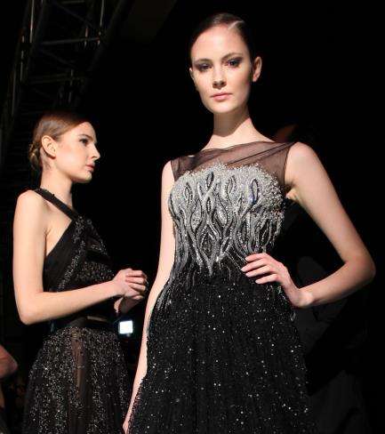 فستان أسود طويل من مجموعة طوني ورد 2013