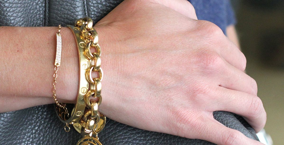 موضة الاساور المتدلية تعود هذا الموسم