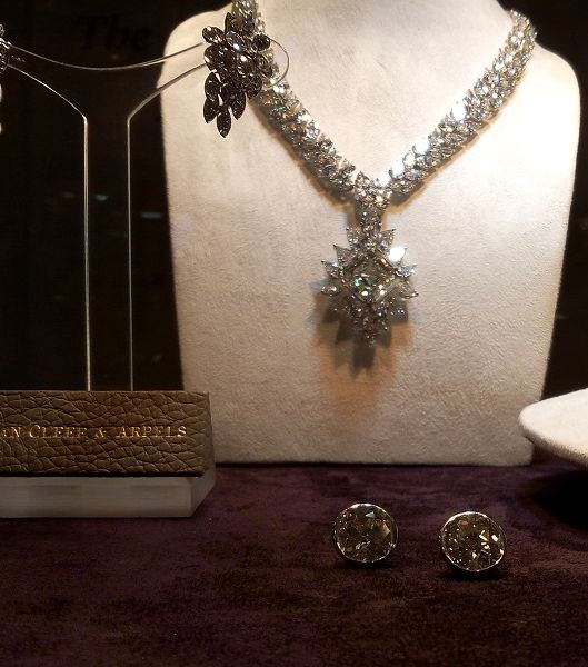 مجموعة مجوهرات فاخرة من مزاد Christie's في دبي
