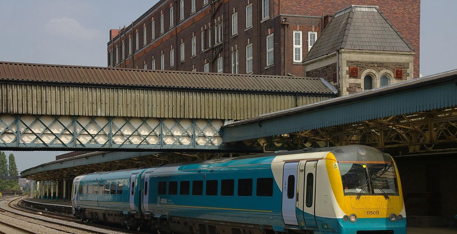 السكة الحديدية البريطانية تعتذر من فتاة بسبب تأخر والدها