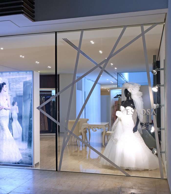  بإمكان العروس اختيار فستانها من أهم الماركات العالمية مع اسبوزا