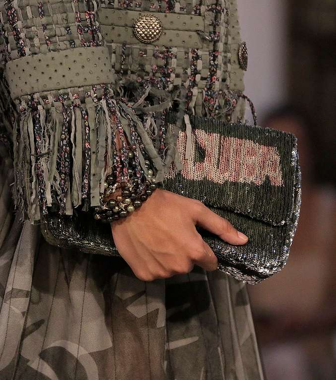 حقيبة CHANEL من الترتر من مجموعة الكروز 2017