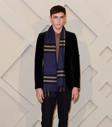 حضور Anders Hayward لحفل إطلاق حملة Burberry الحديثة