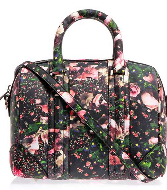 اختاري لأسابيع الموضة العالمية، حقيبة جيفنشي المطبعة بالأزهار