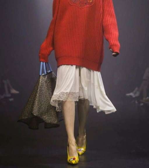 اكتشفي مع ياسمينة مجموعة علامة بلانسياغا Balenciaga لصيف 2018
