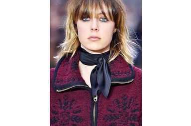 موضة الشال الرفيع على الرقبة  لشتاء 2017