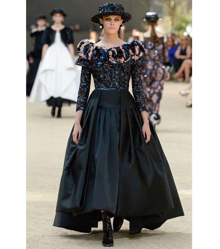 اكتشفي تصاميم CHANEL الراقية لشتاء 2018