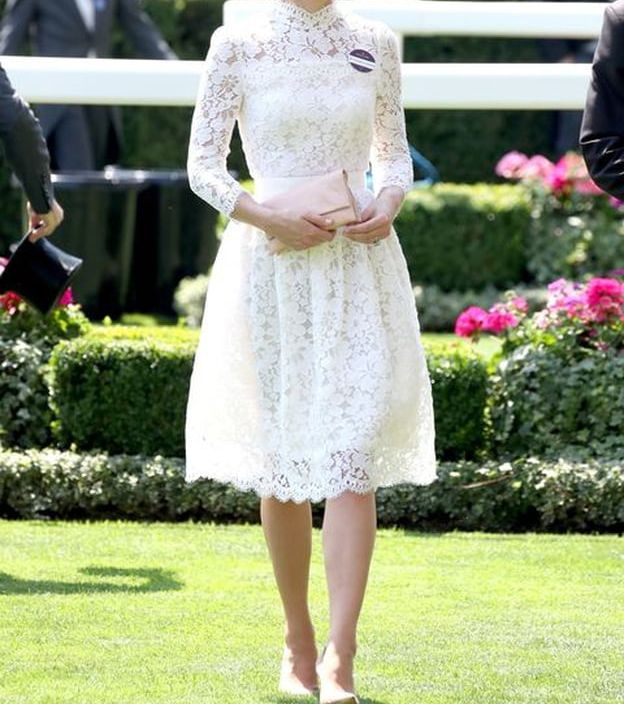 صور اجمل فساتين دانتيل مستوحاة من النجمات