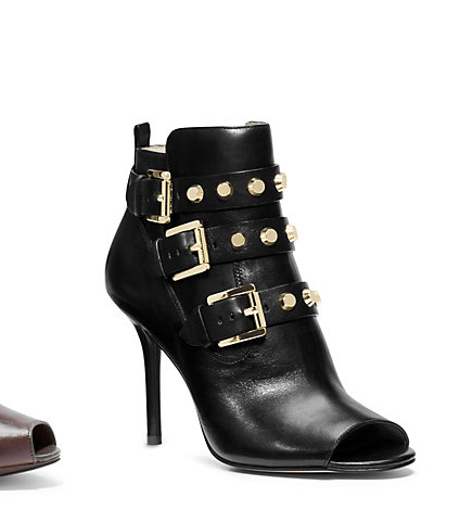 تألقي بأجمل كزم الكاحل بالكعب العالي