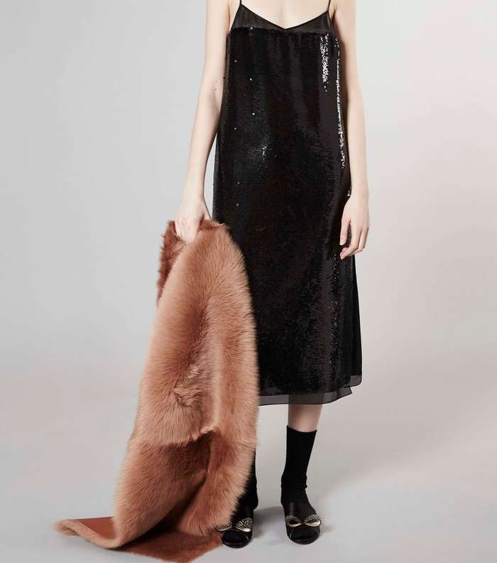 من Rochas، اختاري الفستان بالرباط الرفيع Slip On Dress