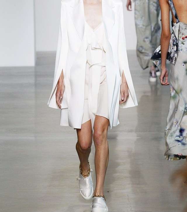 اعتمدي في صيف 2016 موضة سوار الكاحل