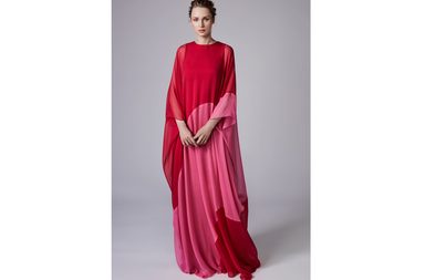 القفطان المميز من ريم عكرا بلوني الاحمر والفوشيا من مجموعة Resort 2018