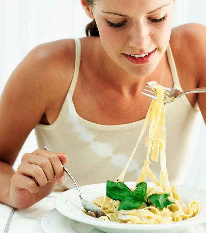 تناول الطعام بأطباق كبيرة