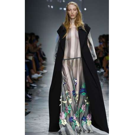 عرض ازياء Blumarine لصيف 2016 من اسبوع الموضة في ميلانو