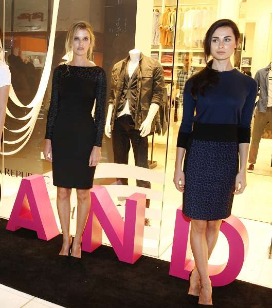 أجمل العارضات بتصاميم Roland Mouret