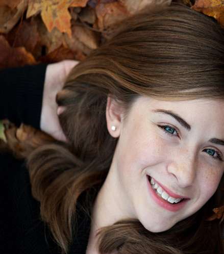 الإطلالة الطبيعيّة البريء والماكياج الناعم للمراهقات 