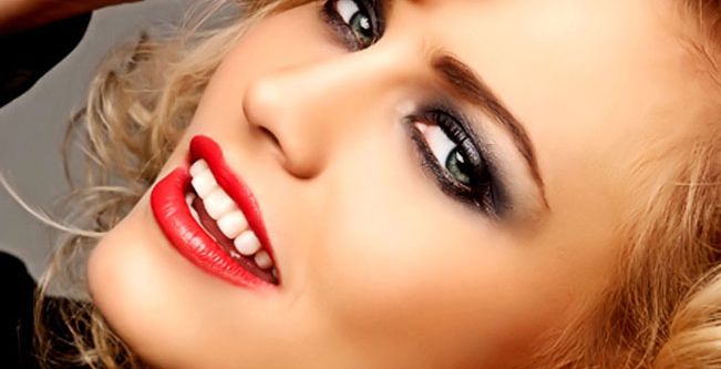 حيل مكياج للشعر الاشقر | نصائح مكياج بحسب لون الشعر 