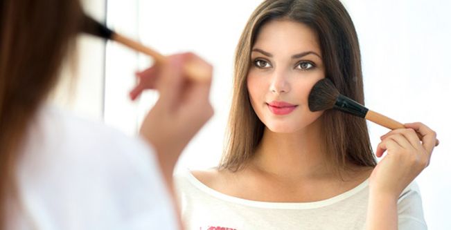 7 إستعمالات مختلفة وفريدة لأحمر الخدود