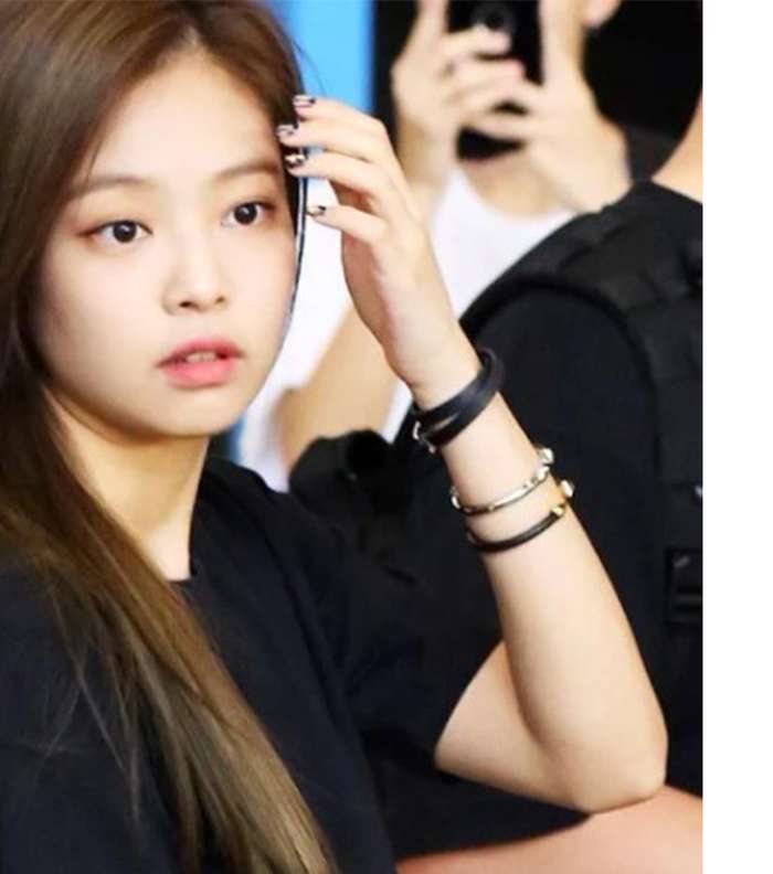 بلاك بينك بدون مكياج