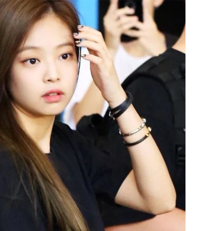 بلاك بينك بدون مكياج