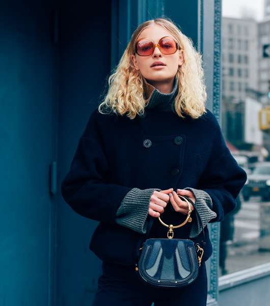 Frederike Sofie ترتدي حقيبة كلوي مع مسكة الـ Bracelet