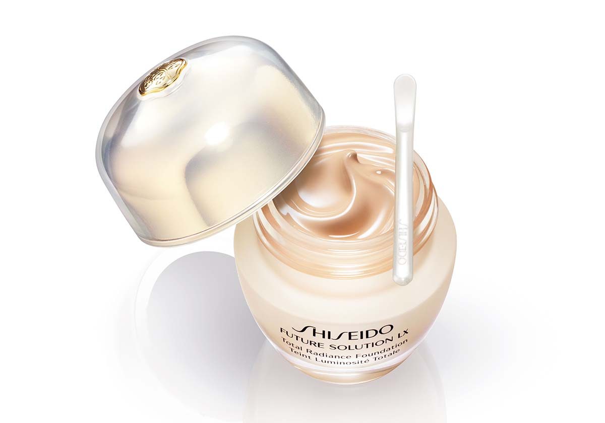 Future Solution LX Foundation من Shiseido: