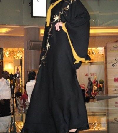 عرض أزياء الشيلة والعباية